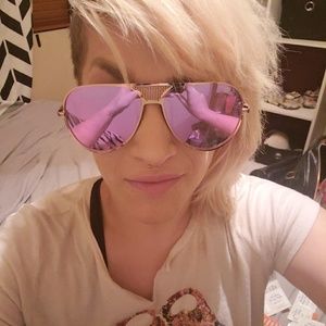 Meet your Posher, Alpha